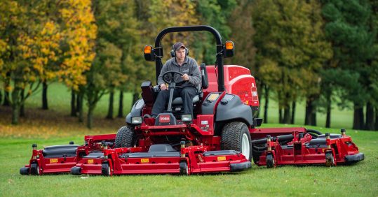 18-21-toro-Cotswold-Hills ONE AGENCY Groundsmaster 5900-D. Toro equipment at Cotswolds Hills Golf Club, Cheltenham, 1.11.2019